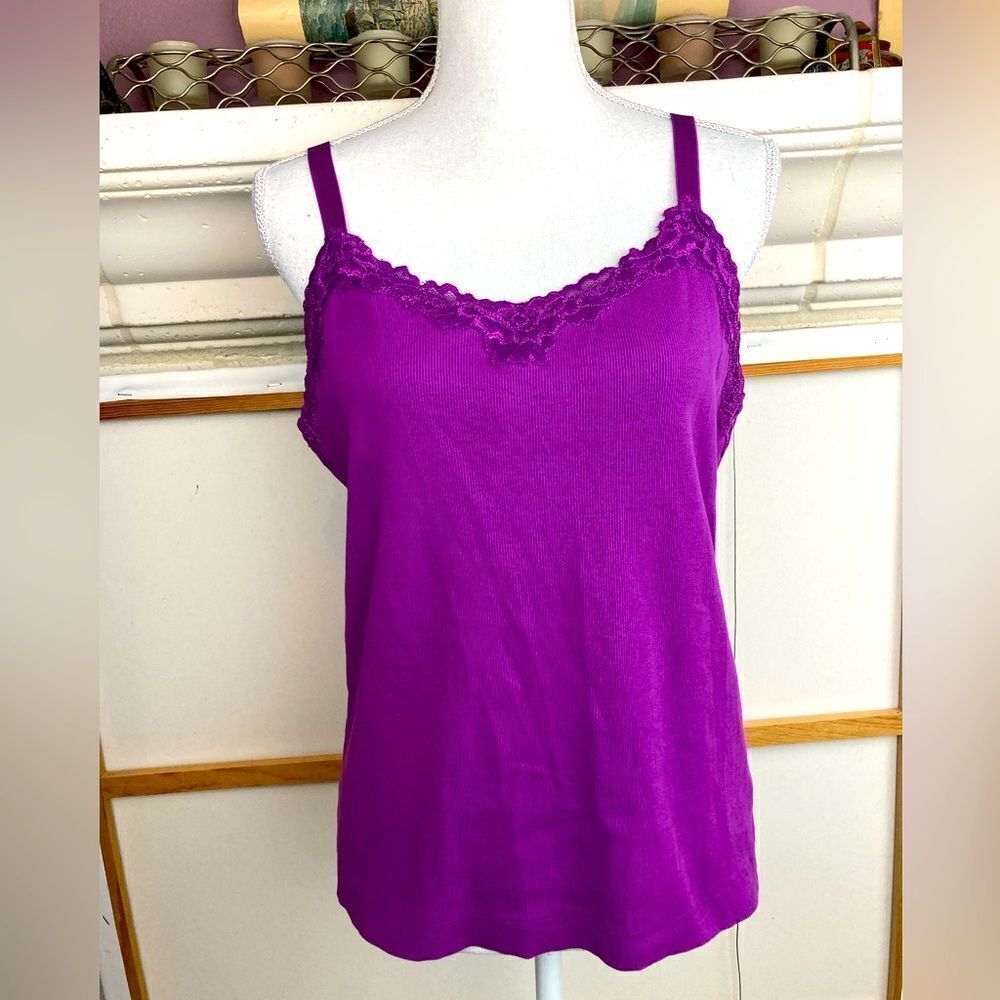 Chicos lace trimmed ribbed camisole w/ adjustable straps🦋. (3)
